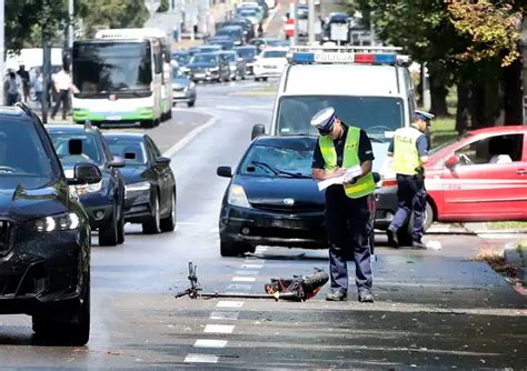 Wypadek w centrum Szczecina Toyota zderzyła się z hulajnogą Głos