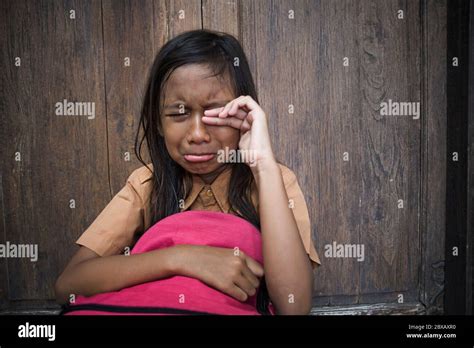 Kid Alone Crying 9 Years Hi Res Stock Photography And Images Alamy