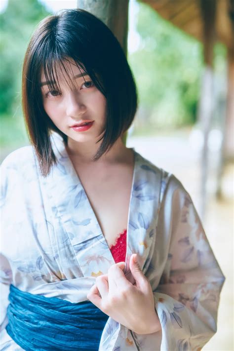 瀬戸環奈の1st写真集『emerald』が2025年1月28日に発売決定！｜ベストカレンダー