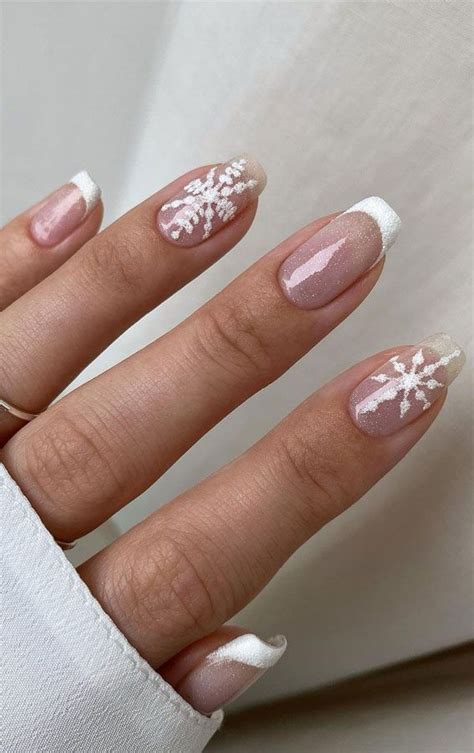 25 Christmas Nails 2020 Glitter Snowflake Nails Gel Nails Xmas