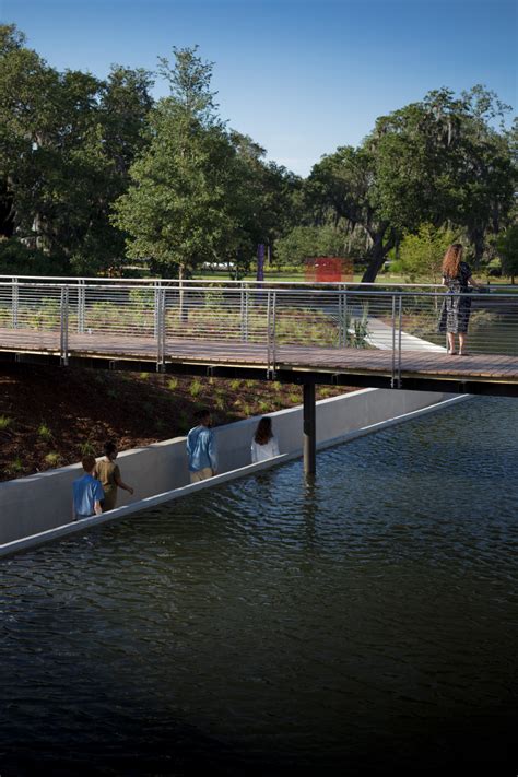 The New Orleans Museum of Art flaunts its waterside sculpture garden