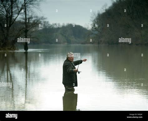 Albert Finney / Big Fish / 2003 directed by Tim Burton [Columbia Pictures] Stock Photo - Alamy