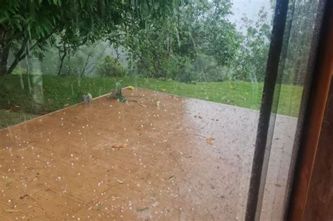 Da Onda De Calor Chuva De Gelo Tempestade Granizo Assola Lavras