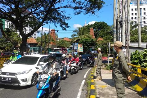 Tegakkan Perda Satpol PP Kota Malang Tertibkan PKL Hingga Reklame Liar