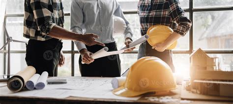 Los Equipos De Ingenieros Civiles Que Se Re Nen Trabajando Juntos Usan