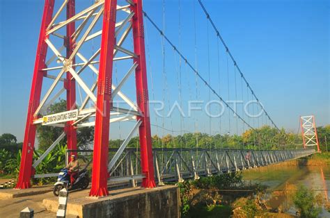 Kementerian Pupr Bangun Jembatan Gantung Antara Foto