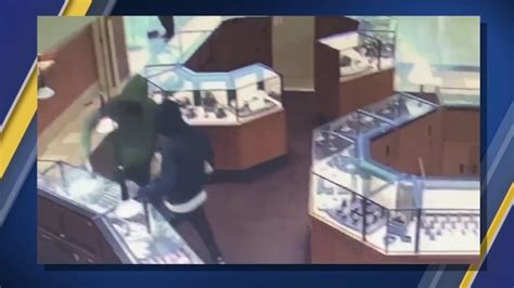 Brazen Jewelry Store Robbery Caught On Video Abc11 Raleigh Durham