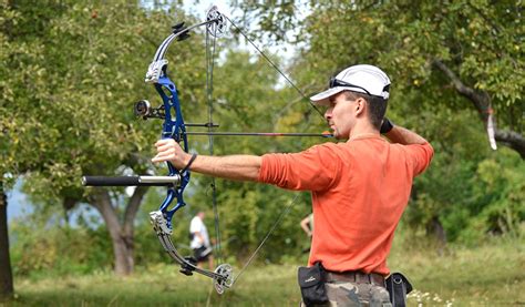 Compound Bows for Beginners: How to Shoot in 10 Simple Steps | Stuffoholics