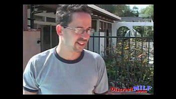 MILF Seduce Al Chico De La Piscina XVIDEOS