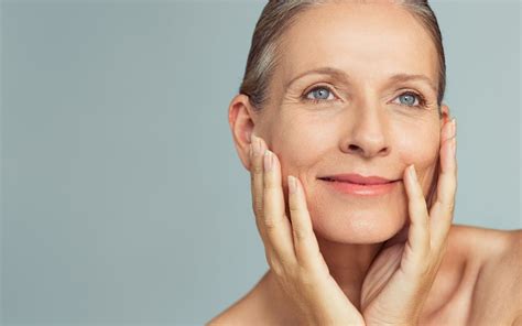 Comment Maquiller Une Peau Mature Pour Un R Sultat Naturel Et L Gant Panamisienne