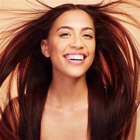 Beauté Du Vent Ou Portrait D une Femme Heureuse Avec Des Soins