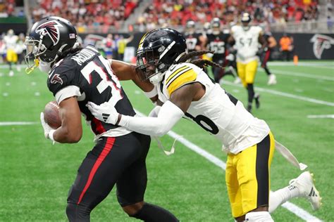 Studs And Duds From Falcons Week Loss To The Steelers Yahoo Sports