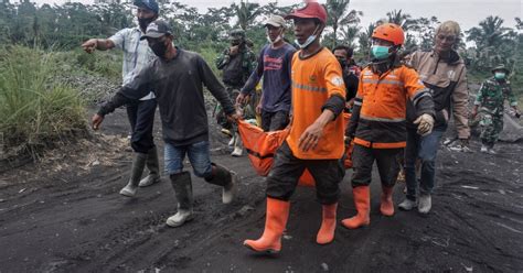 Aumenta El Número De Muertos Por El Volcán Indonesia Mientras Continúa