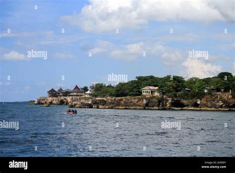 Beach in Jamaica. Caribbean sea Stock Photo - Alamy