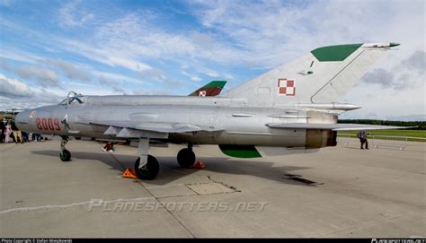 8009 Polish Air Force Mikoyan Gurevich MiG 21 MF Fishbed J Photo By