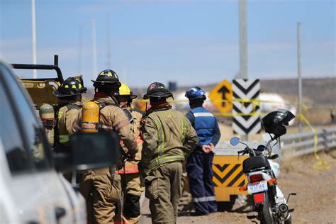 Vuelca Tráiler Y Lo Abandonan Por La Carretera A Parral