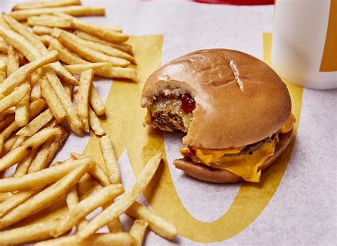 12 National Cheeseburger Day Deals You Shouldn't Miss