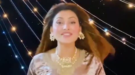 Urvashi dances to Akshay Kumar’s ‘Burj Khalifa’ song on Diwali - Daily ...