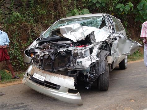 Toyota Innova Crash With Pics Team Bhp