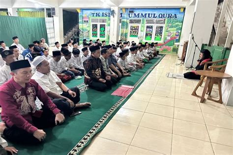 Mantan Wakapolri Bersama Ulama Dan Ratusan Santri Gelar Doa Bersama