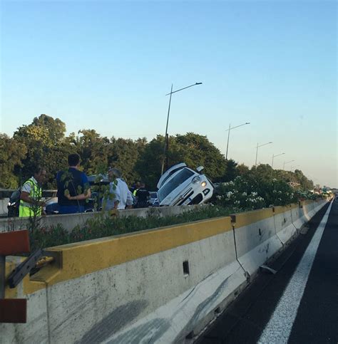 Incidente Sul Raccordo Anulare Di Roma Auto Si Ribalta Foto