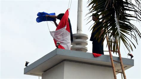 Drama Perobekan Bendera Merah Putih Biru Suara Surabaya