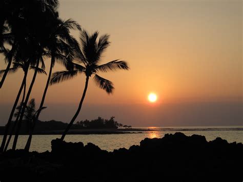 Sunset, Makalawena Beach. | Kara Cusolito | Flickr