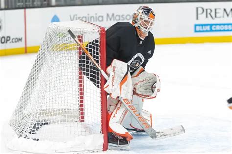 Called up to the Flyers, rookie goalie Samuel Ersson could get a start during this road trip