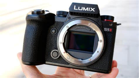 Panasonic S New Lumix Cameras Come With Autofocus