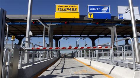 A Napoli Canosa Chiusure Notturne Uscita Della Stazione Di Baiano