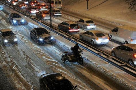 Zima nie odpuszcza na drogach robi się niebezpiecznie