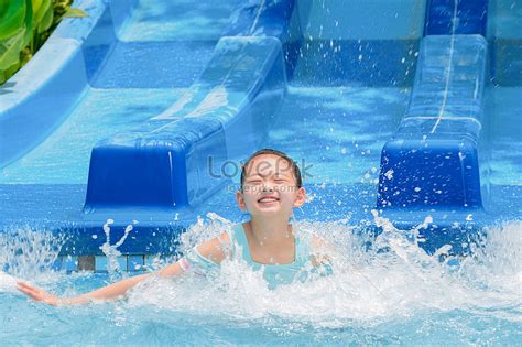 Water Park Girl Playing In The Water Picture And Hd Photos Free Download On Lovepik