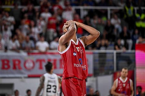 Olimpia Milano Sconfitta In Semifinale La Supercoppa Ancora Un Tab