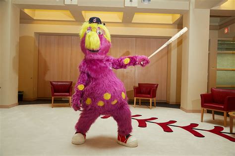 PHOTO GALLERY: Cleveland Indians mascot Slider does his own ESPN The ...