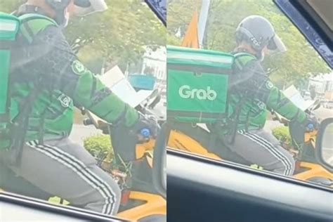 Viral Driver Ojol Berhenti Di Lampu Merah Sambil Baca Alquran Warganet