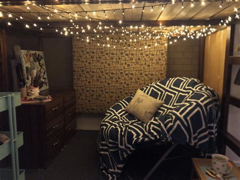 The space under my loft bed ☺️ : r/cozy
