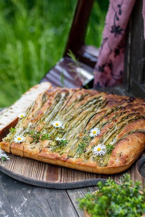 Focaccia Aux Asperges Vertes Thym Et Ciboulette