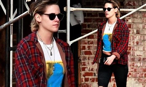 Kristen Stewart Puts Her Taut Tummy On Display In Los Angeles