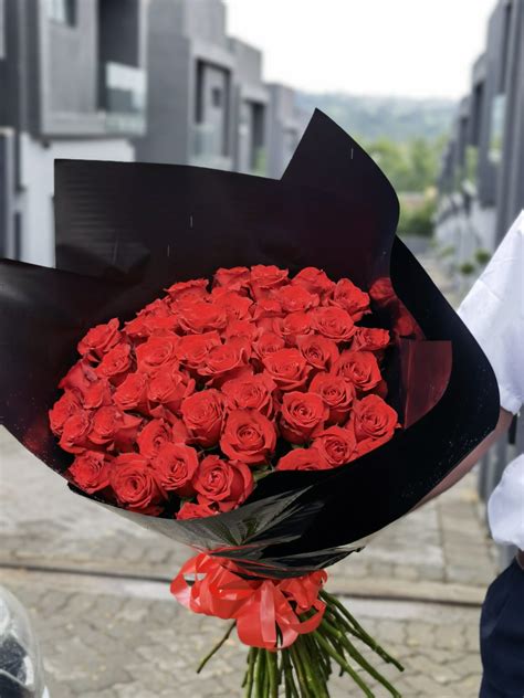 40 Red Rose Bouquet – Amantle Flowers