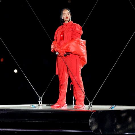 Qué usará Rihanna en el medio tiempo del Super Bowl 2023 Vogue