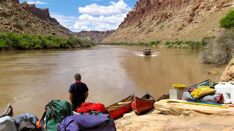 LOAFin AROUND And KANOE TRIPPING Canoeing The Green River UT USA