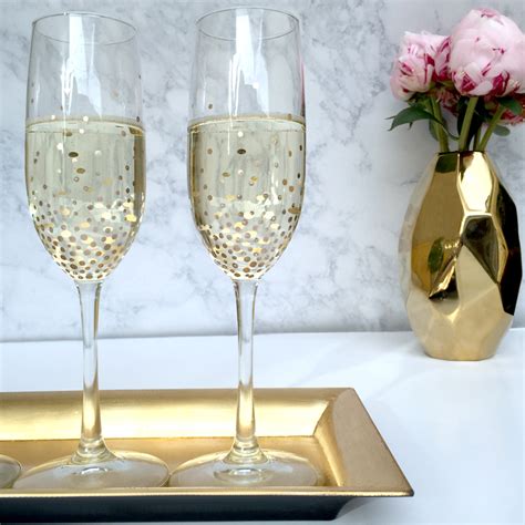 Hand Decorated Golden Champagne Glasses | Home Designing