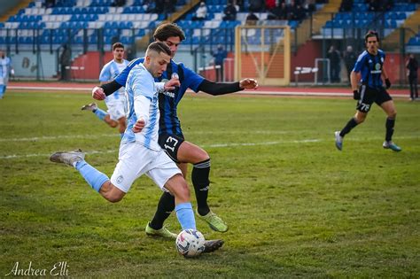 Tutto Il Calcio Locale Fbc Saronno E Caronnese Pari Ko L Universal