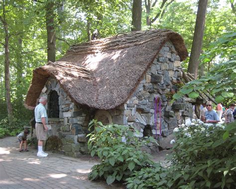 File:Stone cottage in Enchanted Forest at Winterthur.jpg - Wikipedia