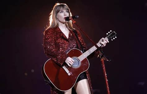 Taylor Swift Debuts No Body No Crime Live With Haim In Seattle The