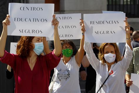 Foto Cientos De Personas En La Concentración En Madrid Para Pedir Una Mejor Sanidad Pública Y