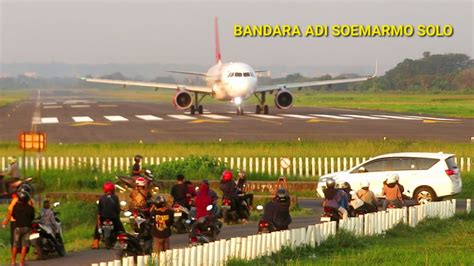 Nonton Pesawat Haji Lion Batik Kencana Landing Take Off Di