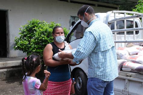 Donación de víveres y ropa Comunidad El Salvador Salamar en Usulután