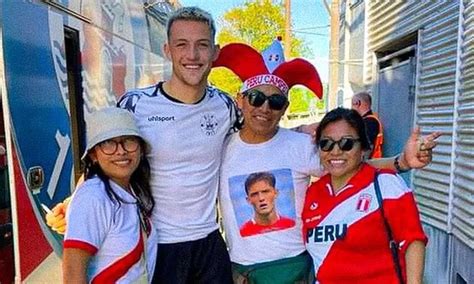 Oliver Sonne y un enorme gesto con peruanos en Dinamarca América Deportes