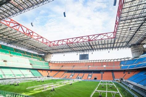 Background Stadion Sepak Bola Dengan Lapangan Hijau Dan Banyak Kursi